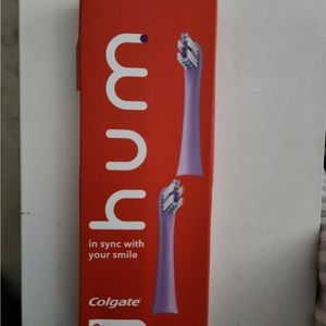 2 pack of Colgate hum replacement heads.